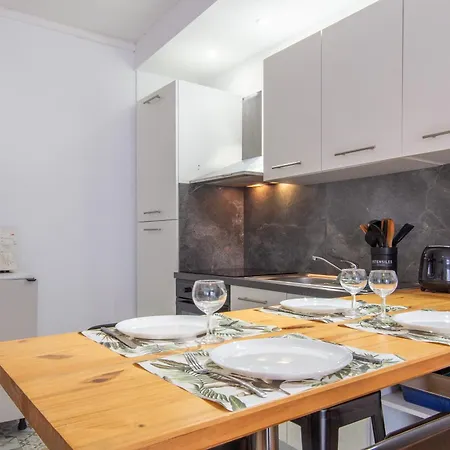 Pillement 2-t2-balcon Avec Garage Privé Optionnel-centre Historique Et Plages à 21km ! Pézenas