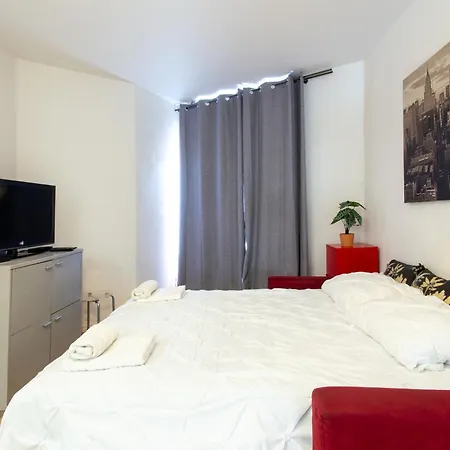 Pillement 2-t2-balcon Avec Garage Privé Optionnel-centre Historique Et Plages à 21km ! Apartamento